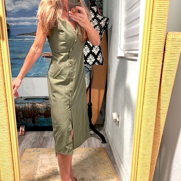 💚NWT,Cupshe,Olive Green Lightweight Dress, Asymmetrical Wooden Buttons,Size L - Picture 5 of 11